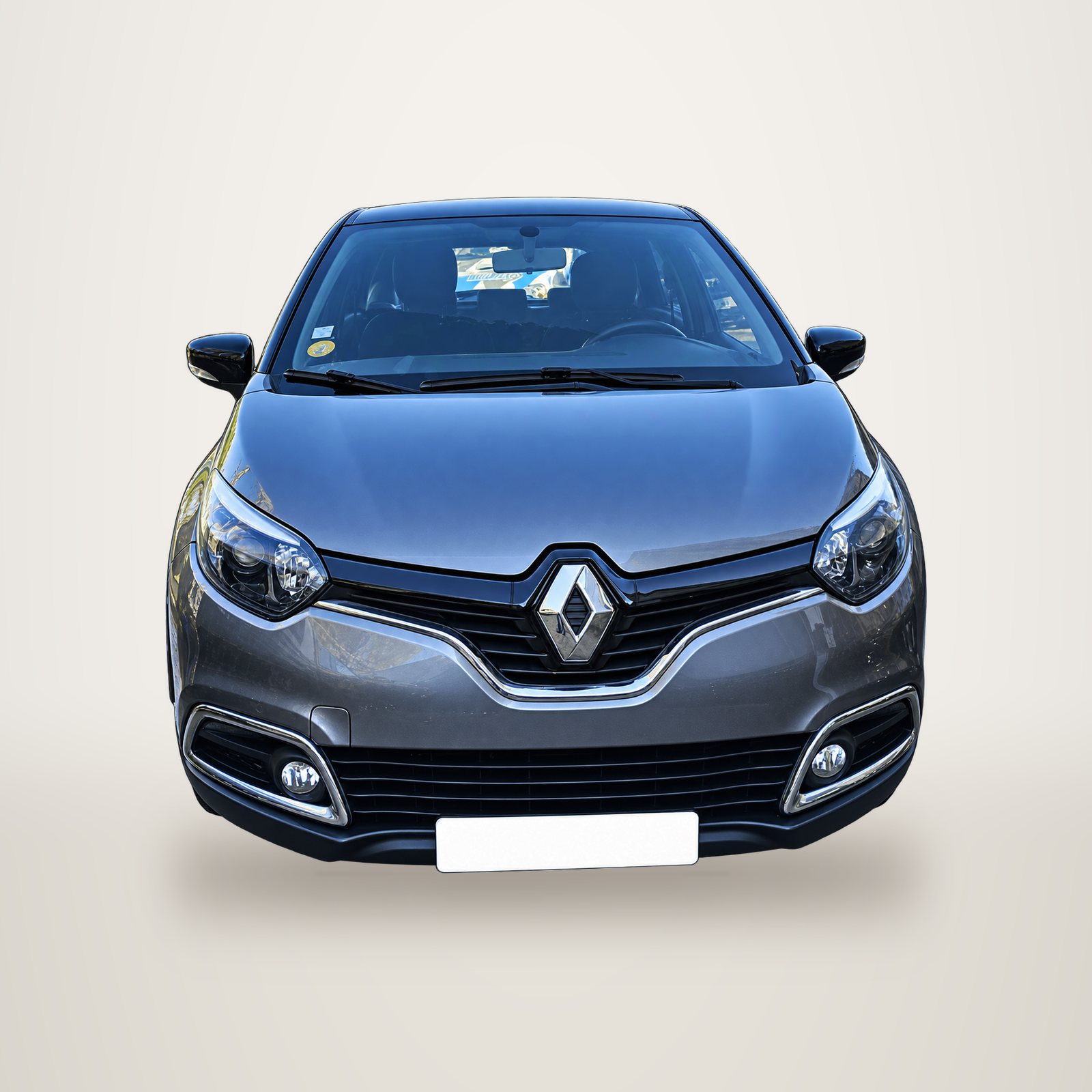 Renault Captur grise vue de face, détourée sur fond uni.
